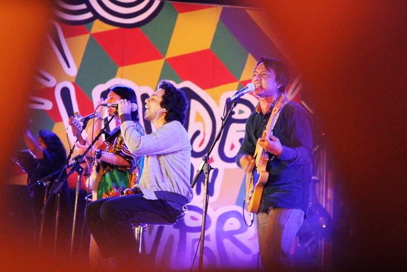 Meski dilarang oleh panitia, band Efek Rumah Kaca, tetapmenyanyikan lagu “Merdeka” yang memperjuangkan tentang lingkungan pada acara Soundrenaline Garuda Wisnu Kencana, Jimbaran, Bali, awal September lalu. Foto : Luh De Suriyani