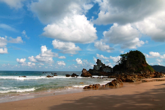 Keindahan Pantai Parang Kursi. Pantai-pantai di sekitar Tumpang Pitu. Foto: Zuhana A Zuhro