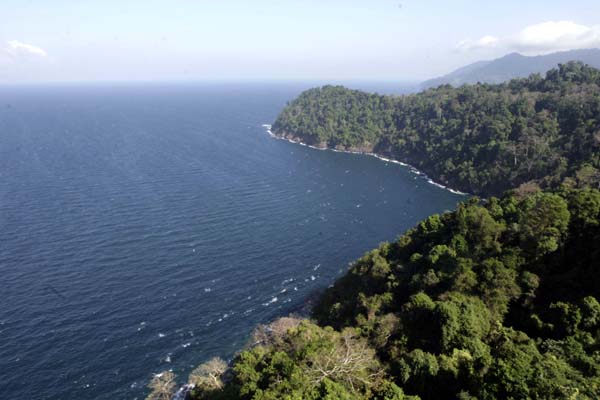 Pemandangan lepas yang terlihat jelas dari puncak Mercusuar William’s Torren. Foto: Junaidi Hanafiah