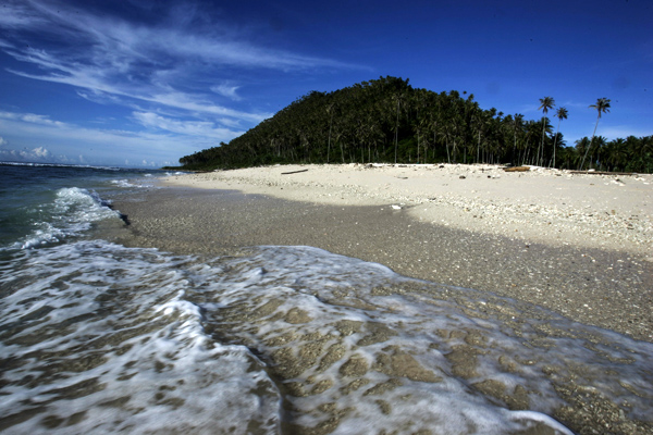 Bunta merupakan pulau tidak berpenghuni, yang keasriannya lingkungannya masih terjaga. Foto: Junaidi Hanafiah