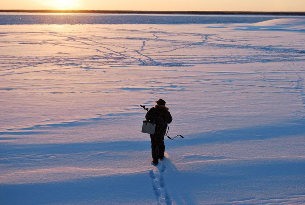 Lelaki ini bersiap memancing wilayah es Yakuts. Foto: Bolot Bochkarev/Visit Yakutia.com/Facebook 