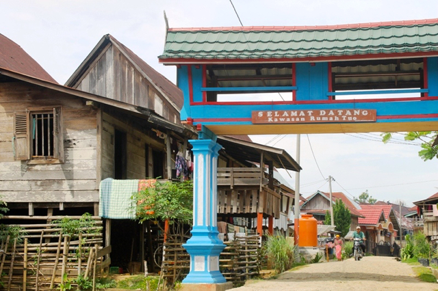 Kawasan menuju rumah tuo di Desa Rantau Panjang, Merangin. Ada ratusan rumah masih mempertahankan ciri khas Merangin. Ia menjadi wisata budaya. Foto: Elviza Diana