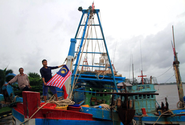 Selain mencuri ikan, kapal berbendera Malaysia ini tidak dilengkapi dokumen sah serta menggunakan alat penangkap ikan yang dilarang. Foto: Putri Hadrian