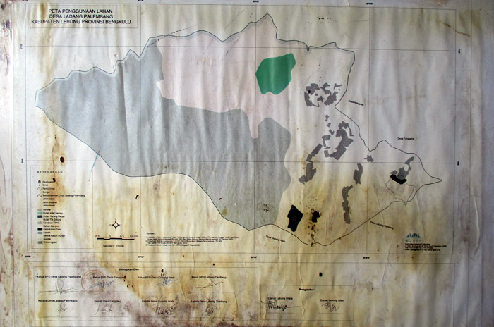 Peta desa yang menunjukkan lokasi Hutan Bukit Sarang Macan. Foto: Dedek Hendry