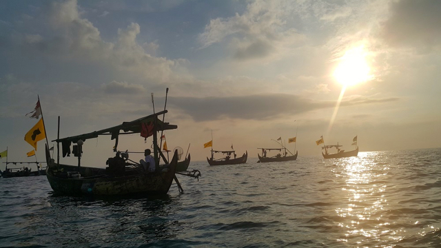 Upaya Nelayan Batang Jaga Laut dari Cemaran Batubara 