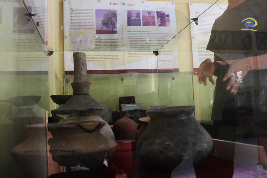 Berdasarkan temuan artefak, beradaban Kerajaan Tarumanagara mengalami kemajuan pesat karena sudah adanya perdagaganan internasional dan memanfaatkan Citarum sebagai transportasi air. Foto: Donny Iqbal/Mongabay Indonesia