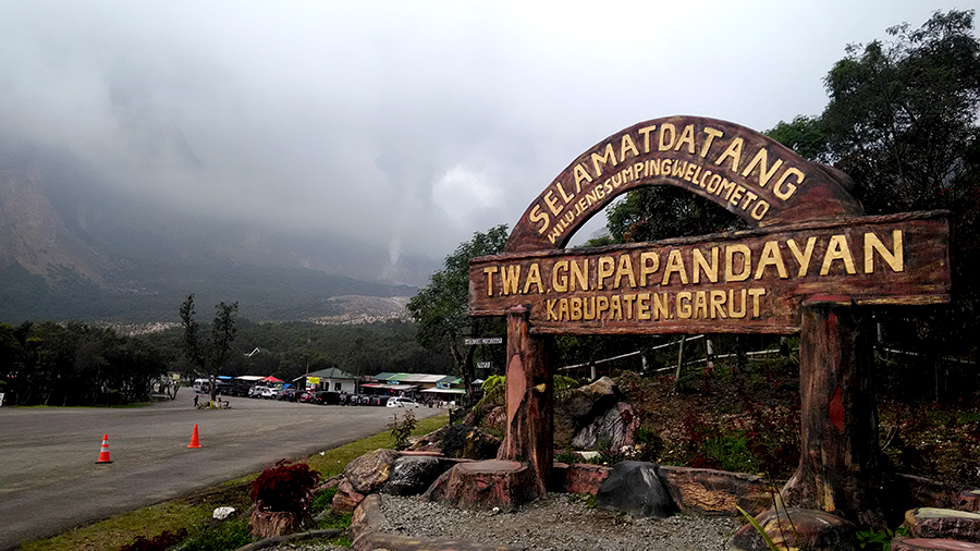 Pintu masuk Taman Wisata Alam Gunung Papandayan | Foto: Geril Dwira Kaluku