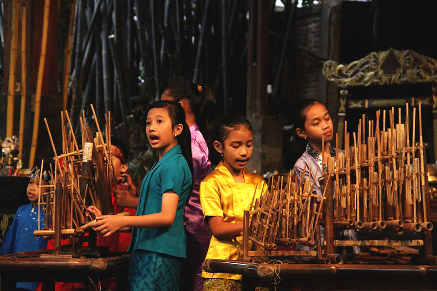 Saung Udjo, The Power of Angklung Mongabay.co.id