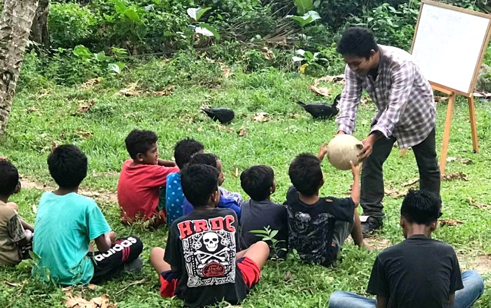 Kegiatan belajar di sekolah alam, Awan Hijau | Foto: dokumen Awan Hijau/ Mongabay Indonesia