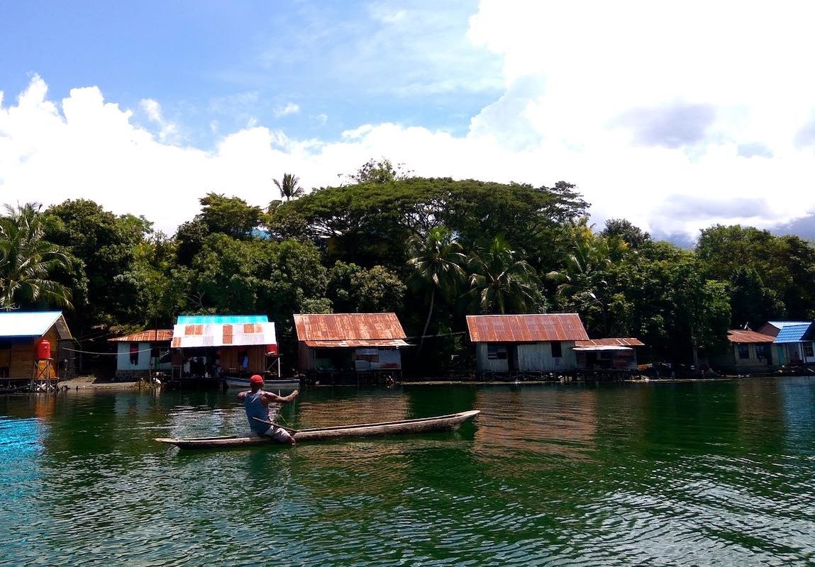 Pulau Asei di Danau Sentani, salah satu lokasi situs prasejarah ditemukan. Foto: Chris Paino/Mongabay Indonesia