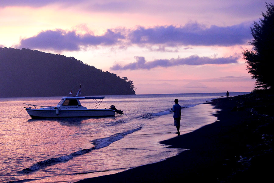 Pagi yang indah di Anak Krakatau. Cagar Alam Krakatau bukan sekadar untuk dikunjungi tetapi juga harus diteliti. Foto: Rahmadi Rahmad/Mongabay Indonesia