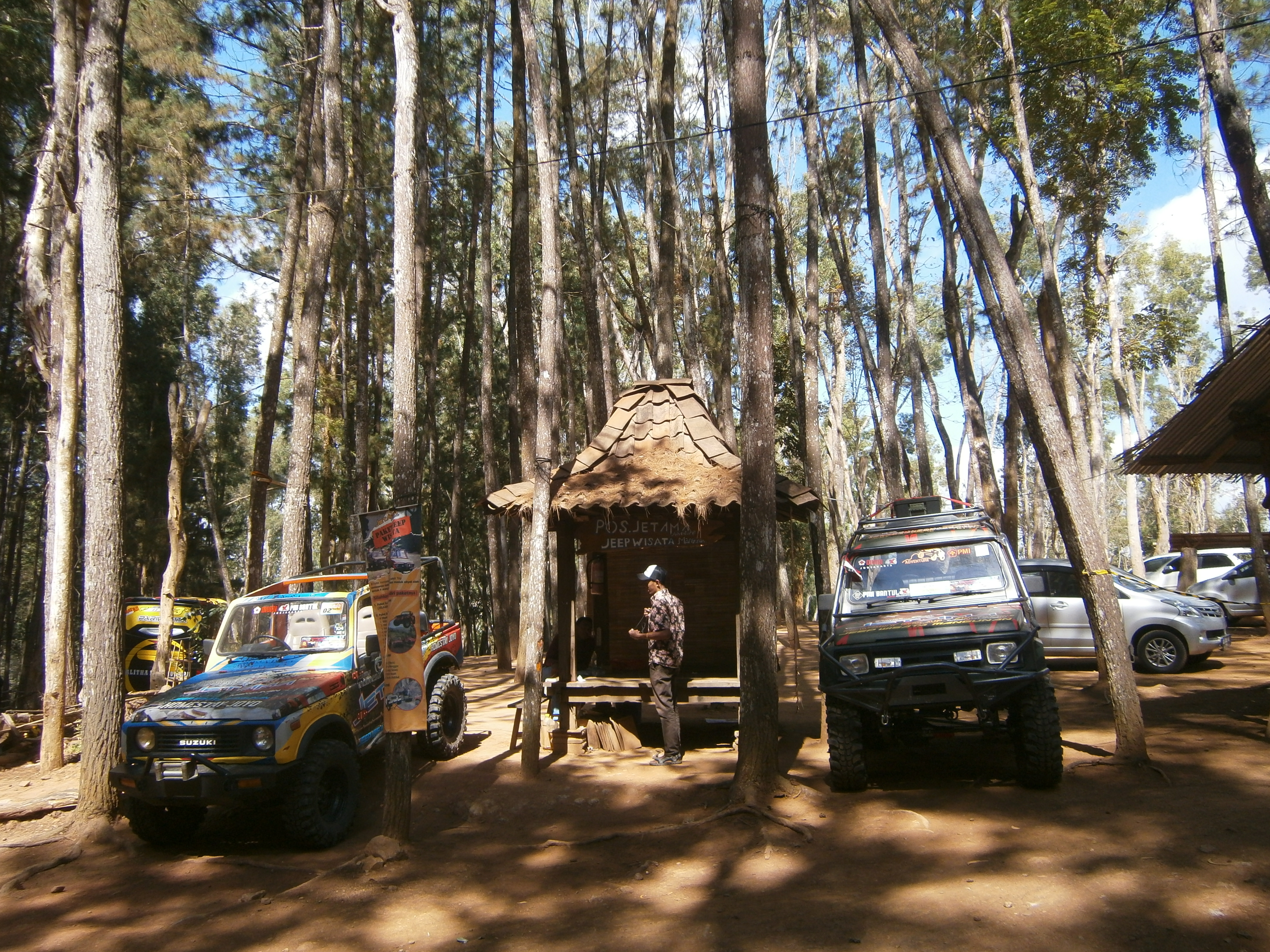 Pengjunjung bisa nikmati alam Mangunan dengan jeep wisata. Foto: Nuswantoro/ Mongabay Indonesia