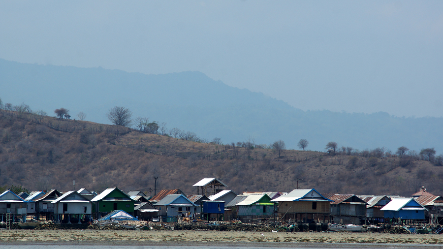 Pemukiman penduduk Pulau Bungin, di Sumbawa besar, Nusa Tenggara Barat. Foto: Anton Wisuda/Mongabay Indonesia