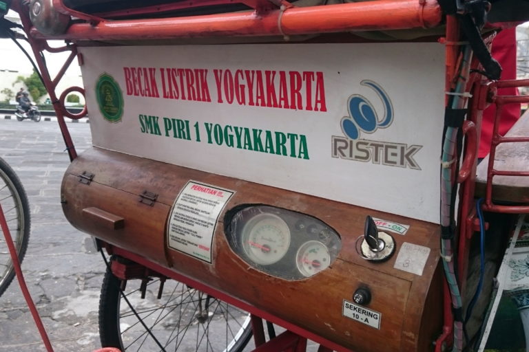 Becak listrik rancangan SMK Piri 1 Yogyakarta. Foto: NUswantoro/ Mongabay Indonesia