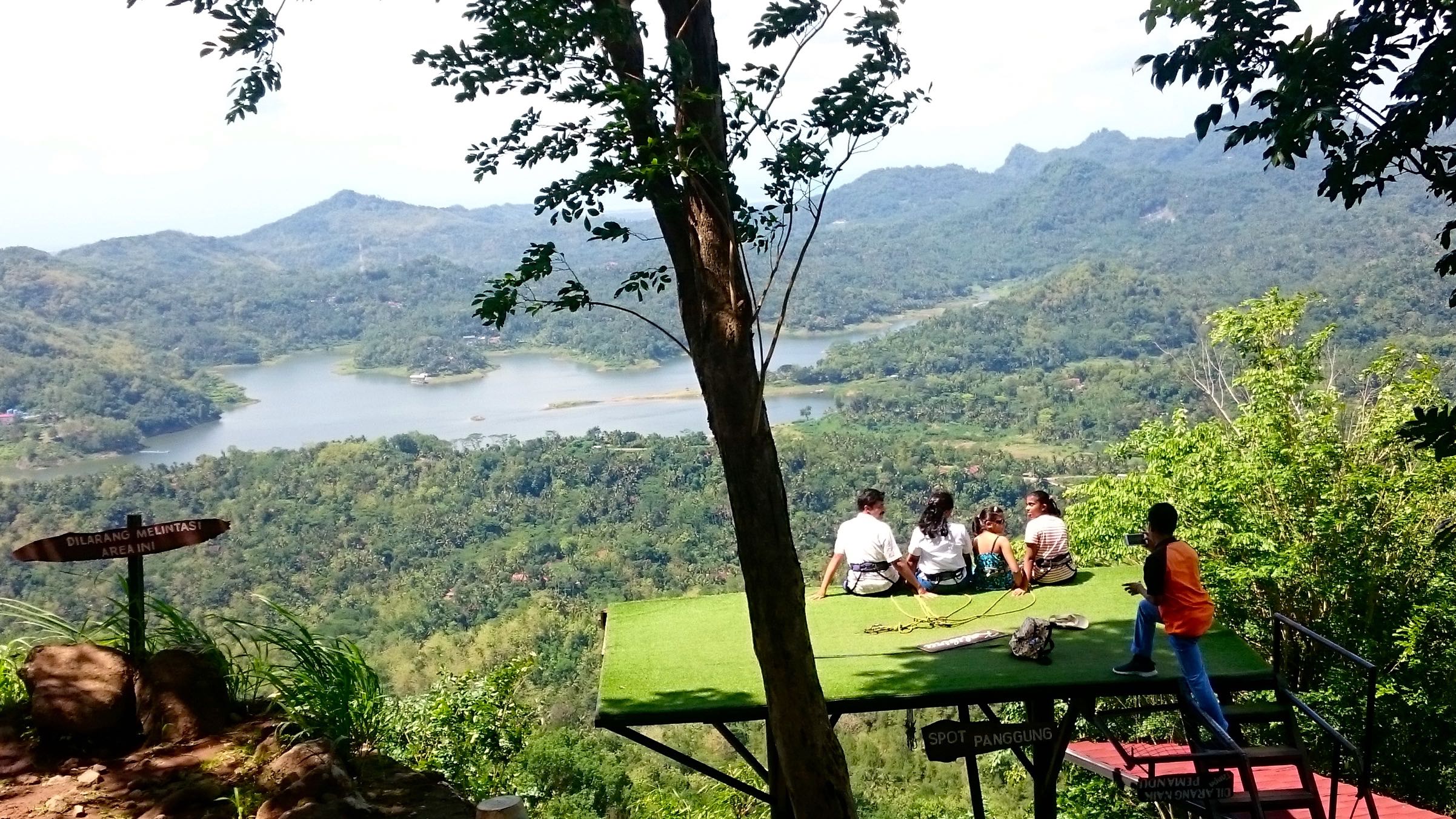Panorama alam yang indah menjadi daya tarik Kalibiru. Foto: Nuswantoro/Mongabay Indonesia-INFIS