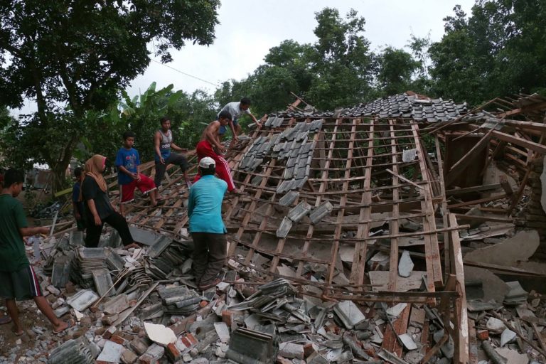 Lombok Gempa Lagi, Tiga Wisatawan Tewas : Mongabay.co.id