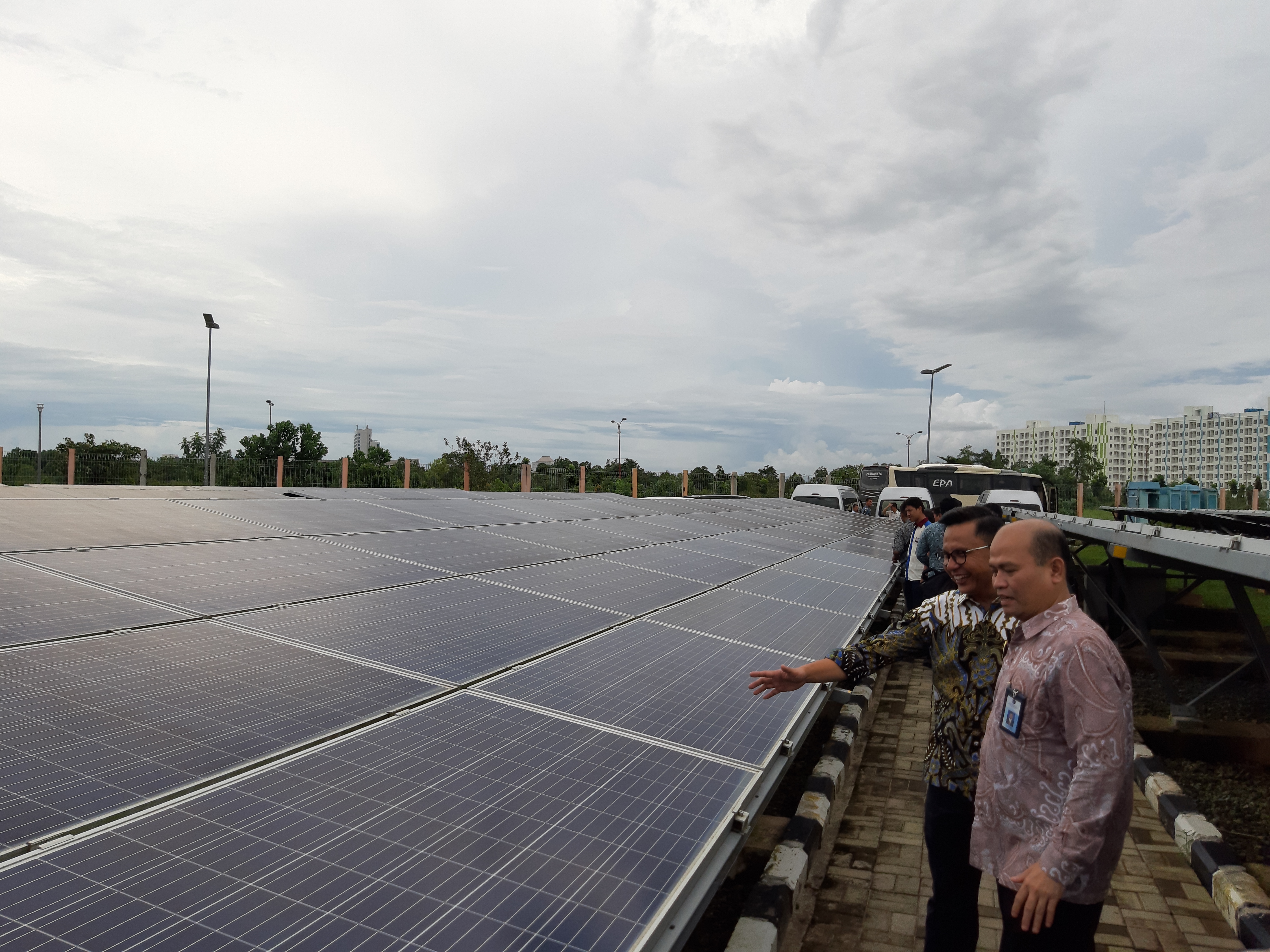 Mengapa pembangkit listrik tenaga surya sangat cocok diterapkan di indonesia