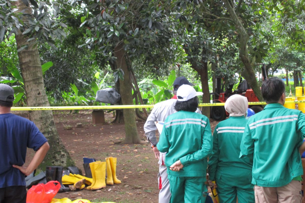 Sabtu, 16 Februari 2020, Komplek Perumahan Batan di Serpong jadi pusat perhatian. Pasalnya, di tanah kosong dalam komplek berjarak sekitar 200 meter dari pos penjagaan atau pintu masuk ditemukan tertanam limbah radioaktif Cesium 137.