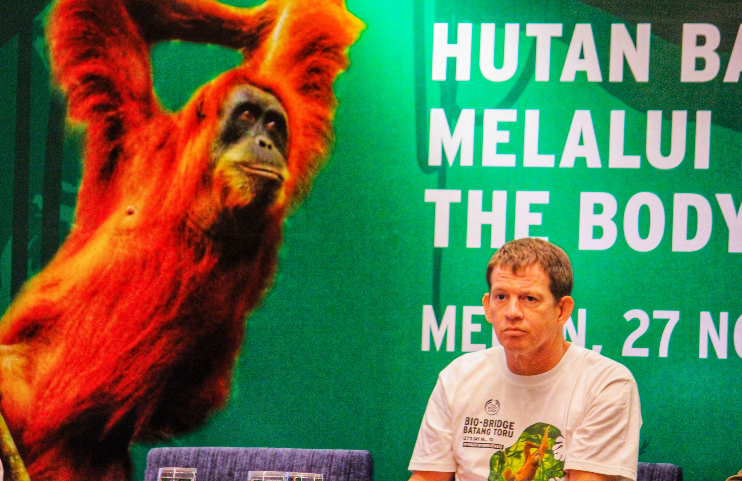 Ian Singleton, dalam satu kampanye penyelamatan orangutan Tapanuli di Medan. Foto: Ayat S Karokaro/ Mongabay Indonesia
