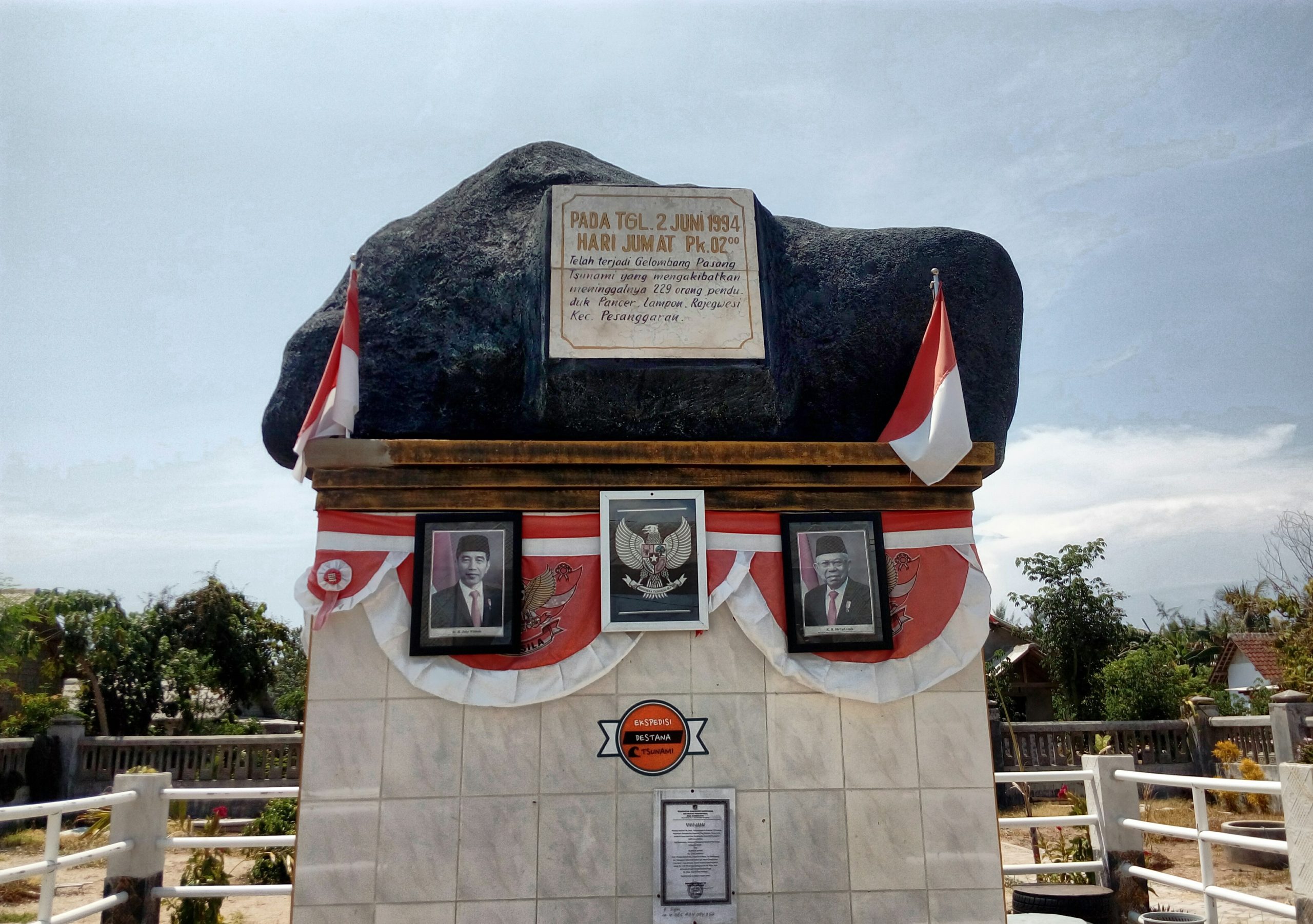 Monumen Peringatan Tsunami di Pancer. Foto: RZ Hakim/ Mongabay Indonesia