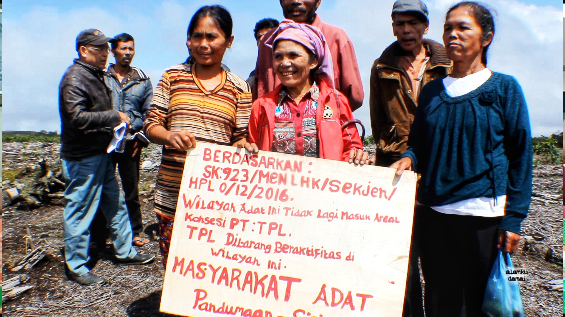Perempuan Adat Pandumaan Sipituhuta. Foto: Ayat S Karokaro/ Mongabay Indonesia
