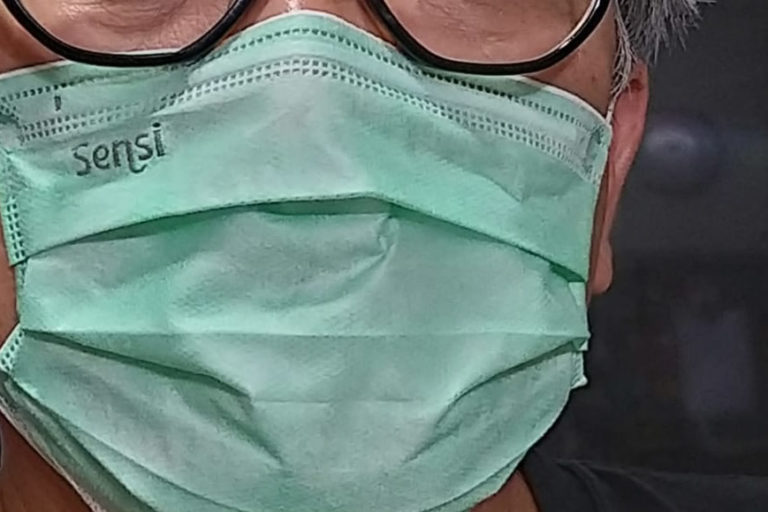 Menteri Lingkungan Hidup dan Kehutanan mengeluarkan surat edaran soal pengelolaan limbah infeksius (B3) dan sampah rumah tangga dari penanganan Virus Corona, seperti masker dan lain-lain. Foto: Sapariah Saturi/ Mongabay Indonesia