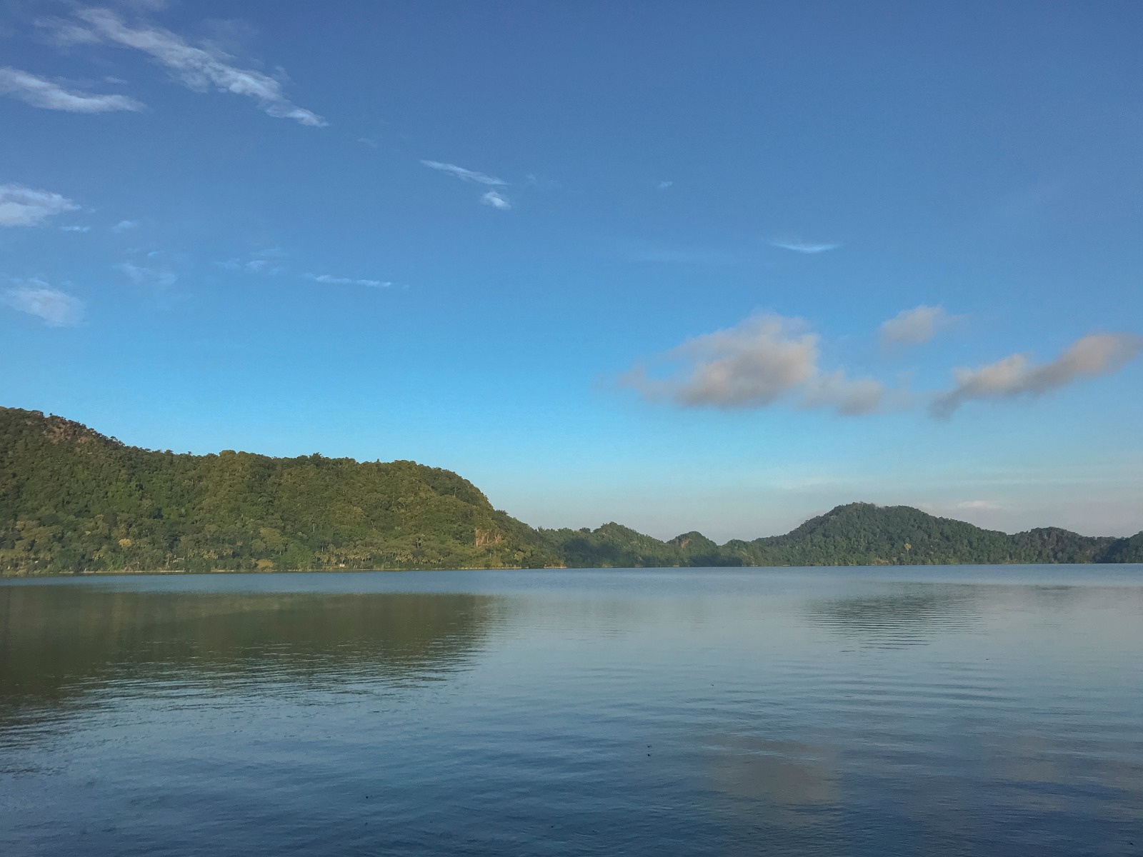 Danau Sano Nggoang. Foto: Nyimas Laula
