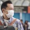 Hidup bersama udara buruk seperti di Jakarta, memaksa warga berpikir, upaya mengurangi paparan, salah satu dengan pakai masker. Foto: Lusia Arumingtyas/ Mongabay Indonesia