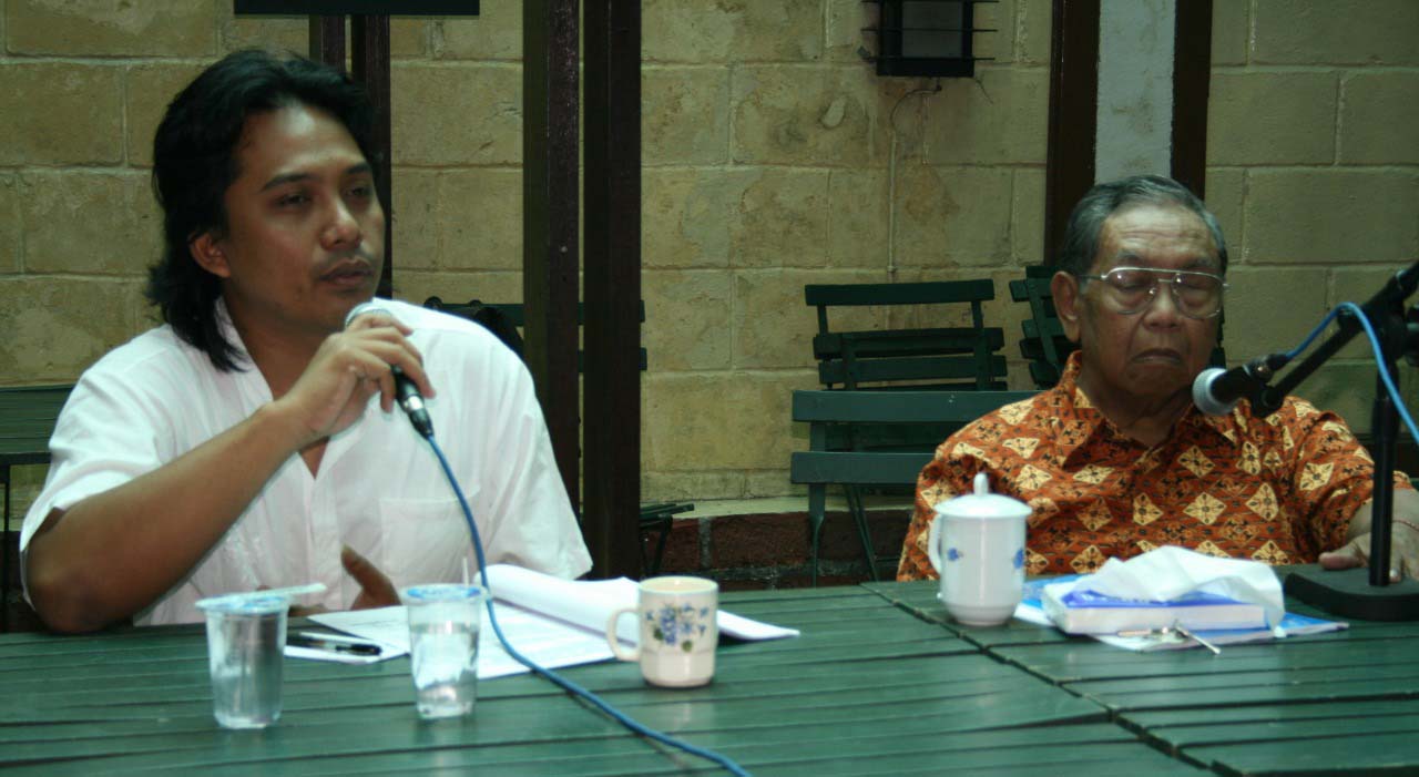 Aak Abdullah Al-Kudus, pendiri Laskar Hijau bersama Gus Dus di Radio KBR68 H pada 2006. Foto: dokumen pribadi