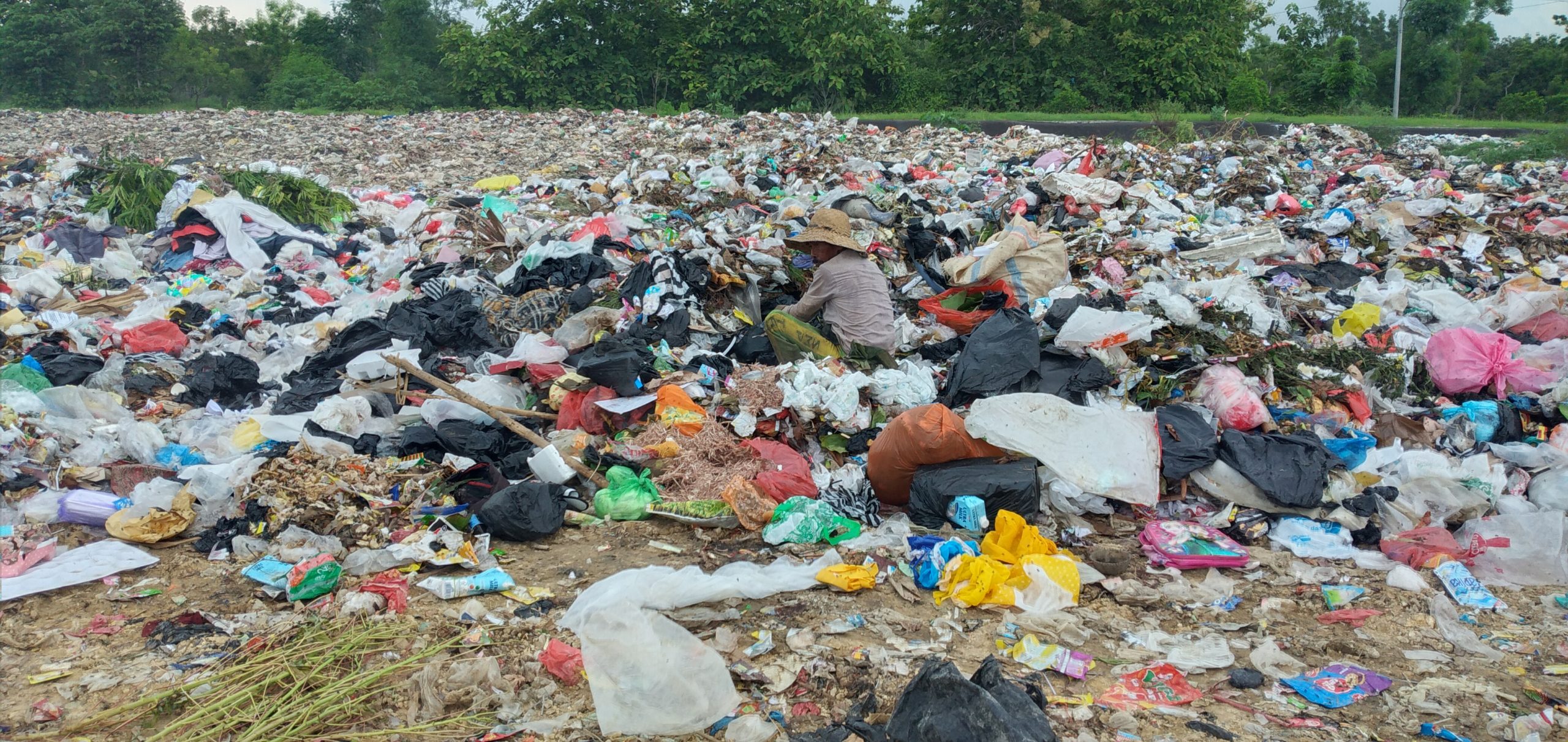 Sampah, salah satu masalah lingkungan di Indonesia. Foto: Moh Tamimi/ Mongabay Indonesia