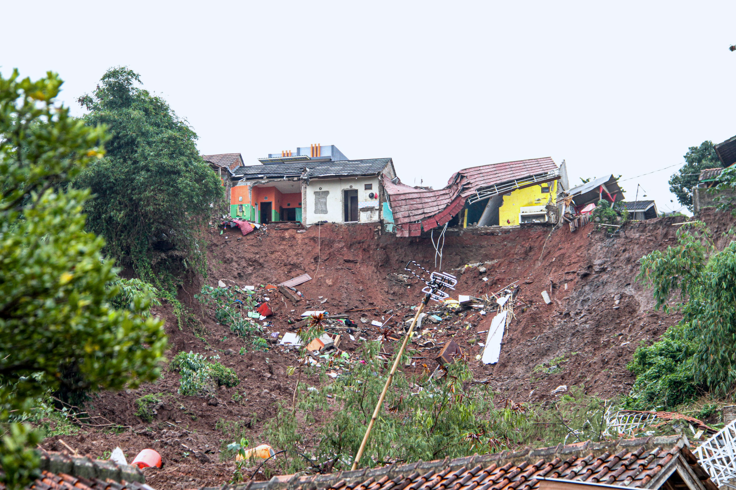 Longsor Sumedang Waspada di Tanah Rawan  Bencana Mongabay co id