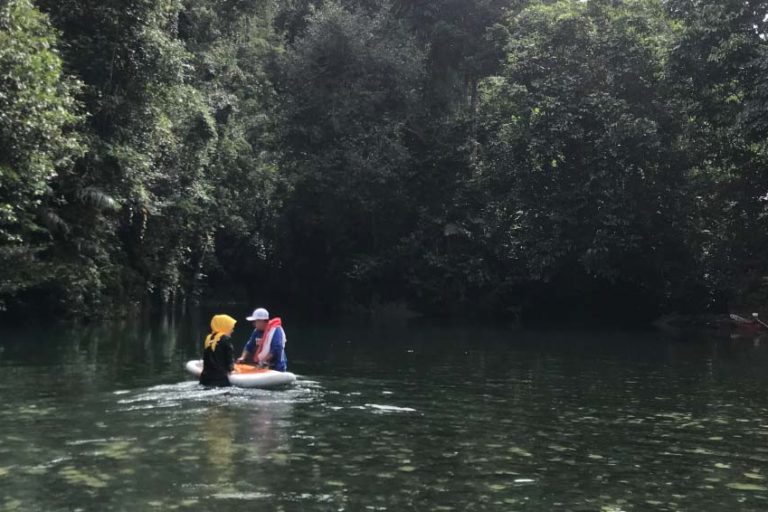 aksi-bersih-bersih-sungai-boki-maruru-oleh-dekpala-dan-mahsiswa-pecinta-alam-malut.jpg