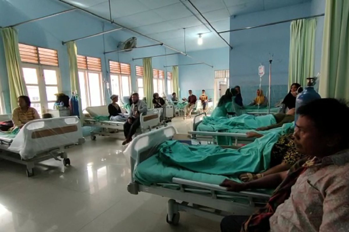 Puluhan orang dilarikan ke rumah sakit karena keracunan gas dan lima orang meninggal dunia. Foto: Ayat S Karokaro/ Mongabay Indonesia