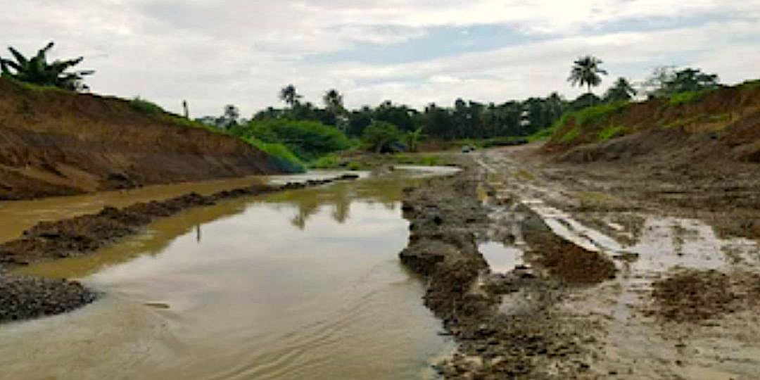 Sungai Bila di Kecamatan Pitu Riase, Sidrap, Sulsel yang rusak berat karena dampak penambangan pasir dan telah direkomendasikan peninjauan izin oleh Balai Besar Sungai Pompengan dan Jeneberang pada 11 Januari 2021 lalu. Foto: AMPSB/Mongabay-Indonesia.
