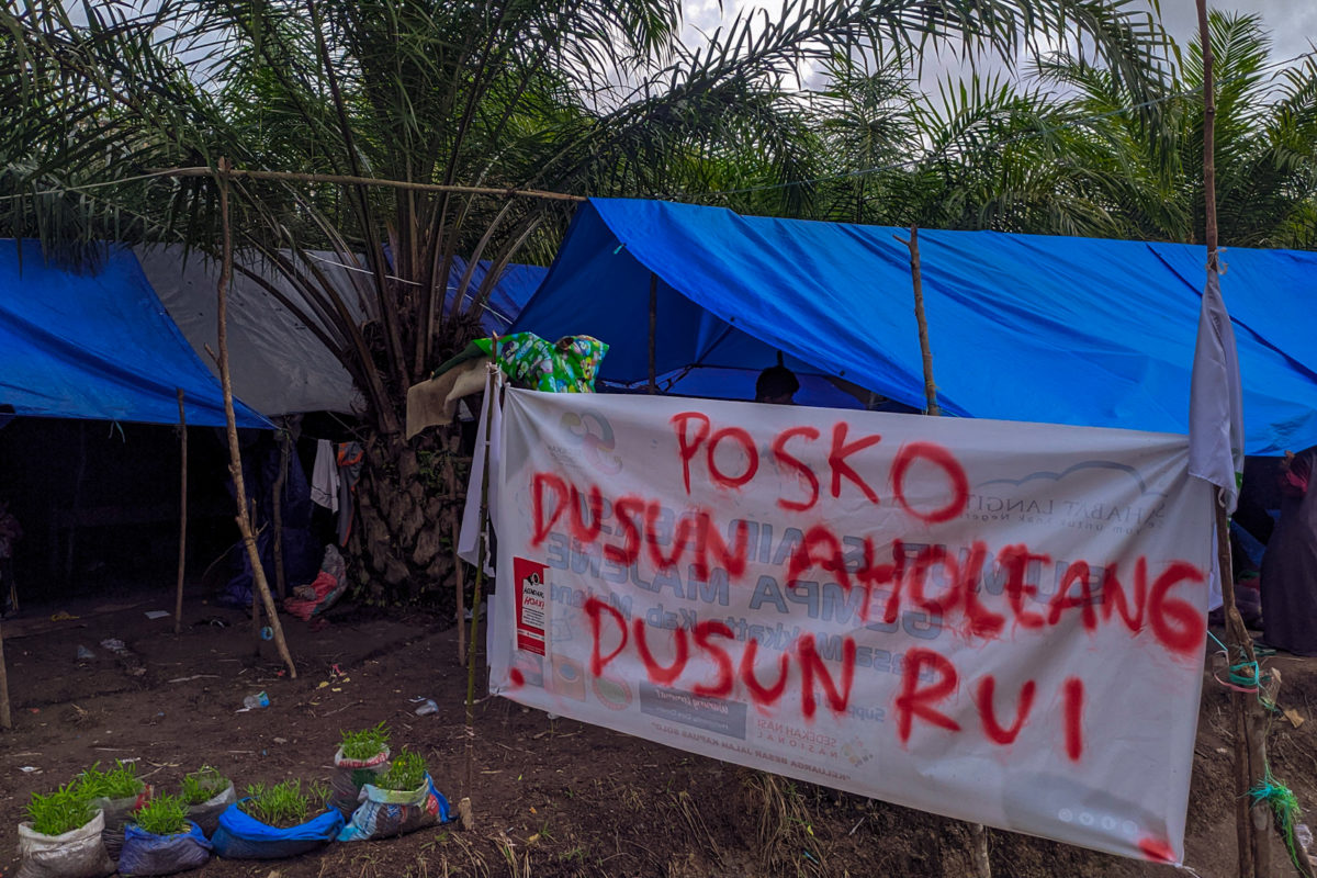 Posko pusat pengungsian warga Aholeang dan Rui - Agus Mawan.jpg