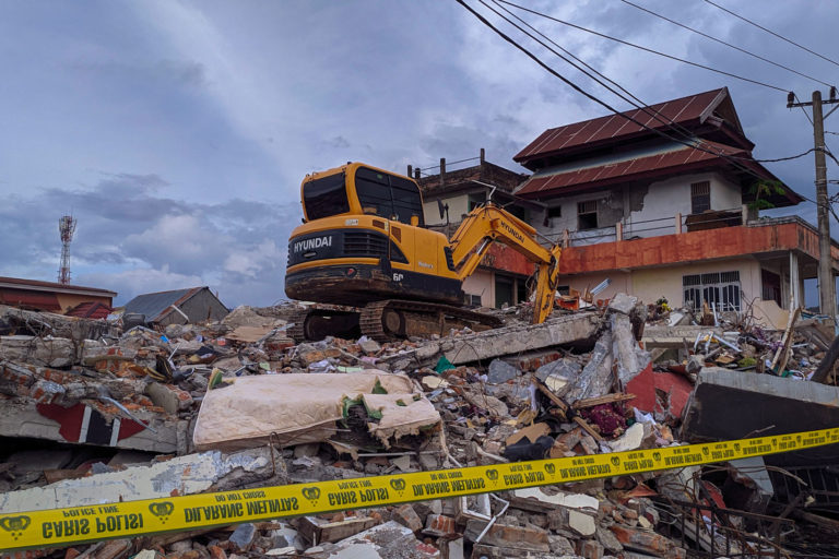 Rumah ambrudampak gempa di Kota Mamuju, Sulbar. Foto: Agus Mawan/ Mongabay Indonesia