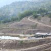 Warga Sikalang, Sawahlunto, gusar. Dengan tambang batubara di bagian bawah terus membuka lahan, mereka khawatir pemukiman yang berada di dataran atas ambles, seperti yang pernah terjadi sebelumnya. Foto: Jaka HB/ Mongabay Indonesia