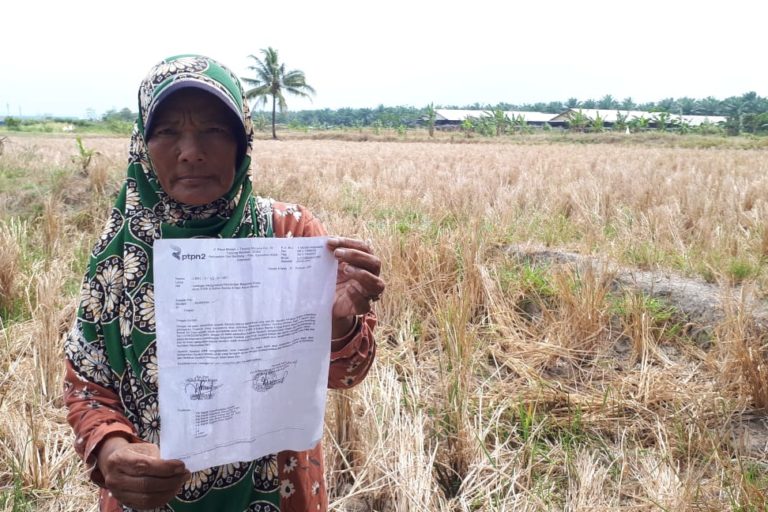 Surat dari PTPN II kepada Masyarakat Adat Rakyat Penunggu agar mengosongkan lahan. Foto: Ayat S Karokaro/ Mongabay Indonesia