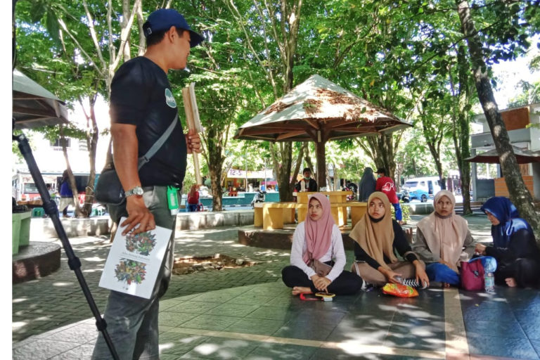 Komunitas Fotografi Satwaliar Halmahera , salah satu komunitas muda yang berusaha memberikan kesadaran soal kekayaan keragaman hayati Halmahera dan bagaimana tetap menjaganya lewat fotografi. Foto: Mahmud Ichi/ Mongabay Indonesia