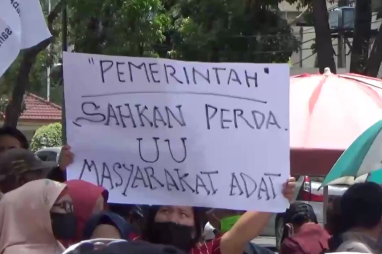 Berbagai kalangan organisasi masyarakat sipil di Sumatera Utara, mendesak pengesagan RUU Masyarakat Adat dan Perda Masyarakat Adat di Sumut. Foto: Ayat S Karokaro/ Mongabay Indonesia