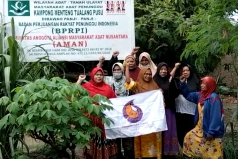 Perempuan Adat Rakyat Penunggu Kampung Menteng. Foto: Ayat S Karokaro/ Mongabay Indonesia