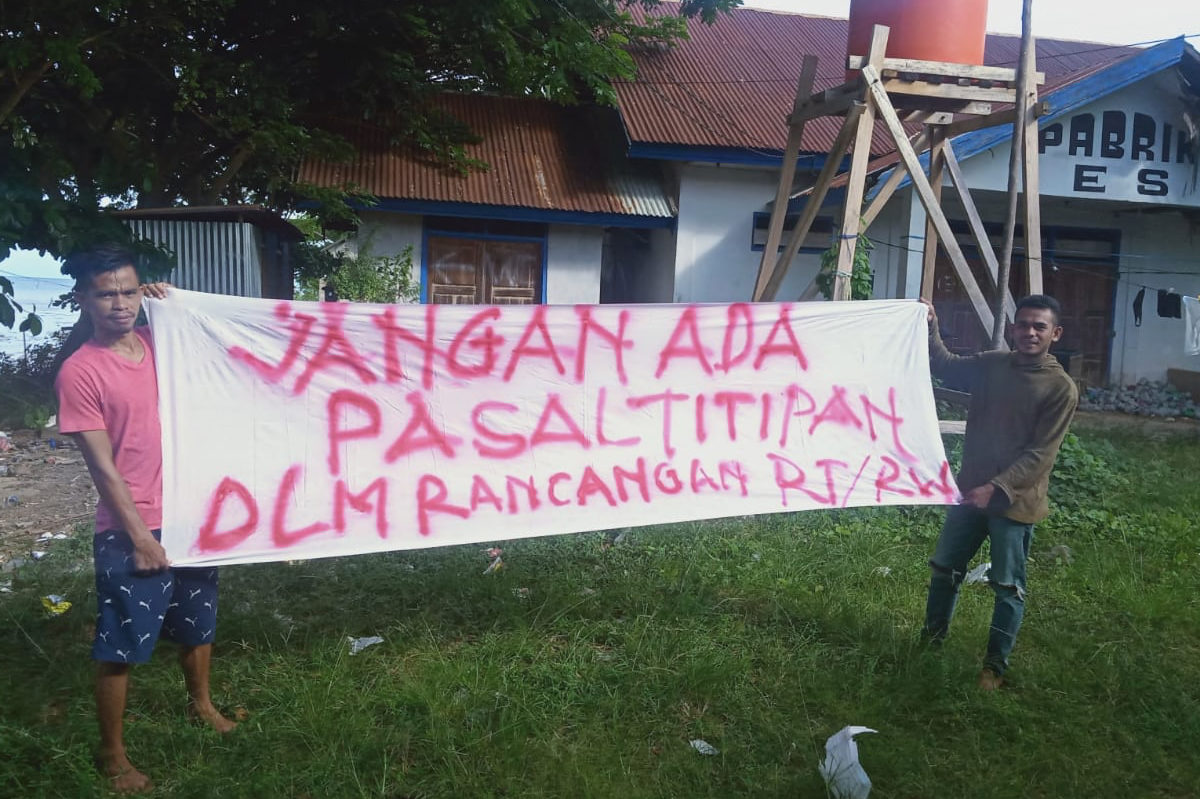 Protes warga Wawonii menyikapi soal RTRW Konawe Kepulauan yang akan memasukkan ruang tambang di Pulau Wawonii. Foto: dokumen warga
