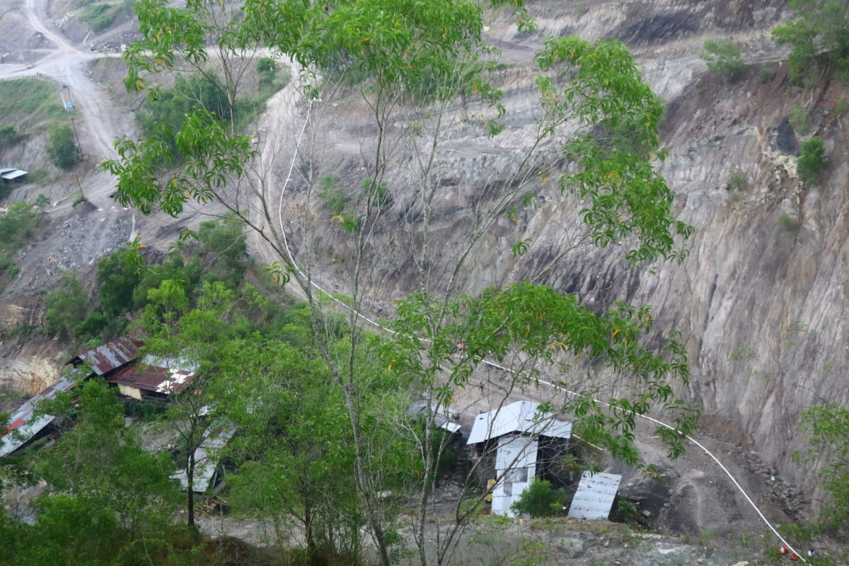 Tambang batubara yang mengancam pemukiman penduduk di Sawahlunto. Foto: Jaka HB/Mongabay Indonesia