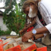 Sagu kobace siang antar ke konsumen. Foto: Agapitus Batbual/ Mongabay Indonesia