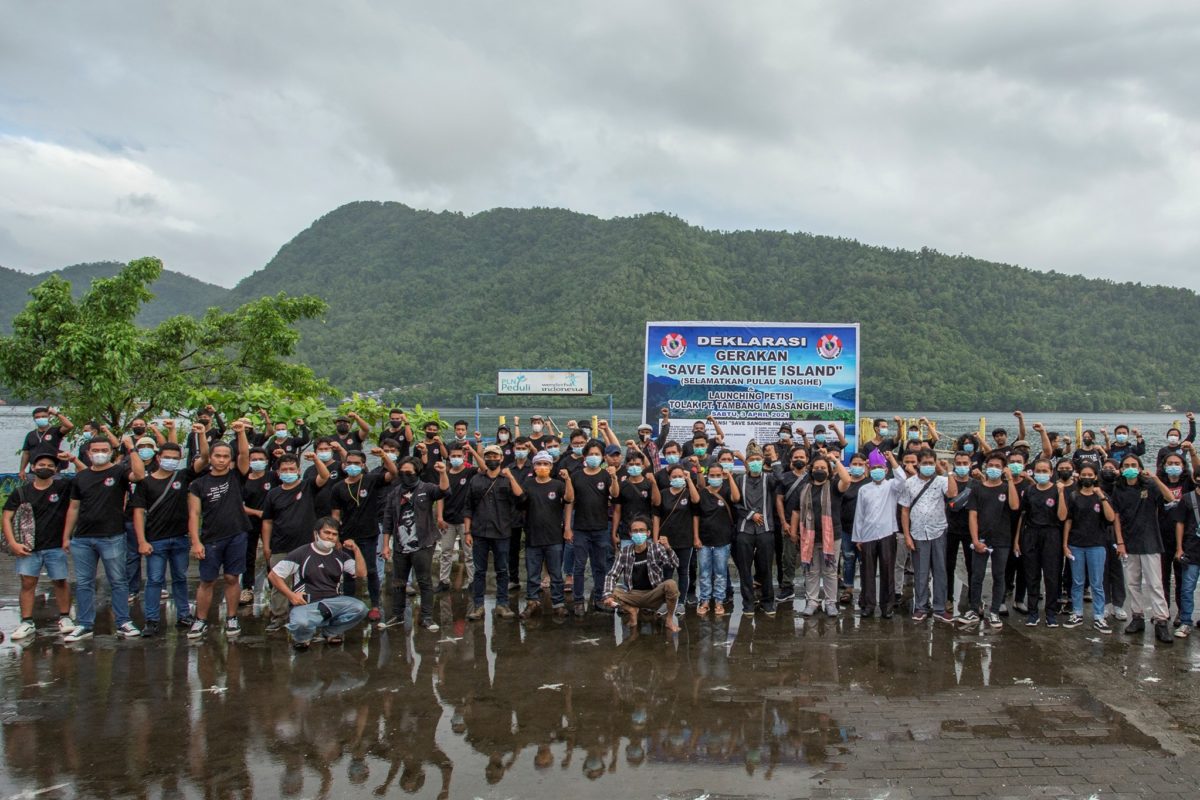 Masyaakat Sangihe menolak tambang emas di pulau mereka. Foto: Save Sangihe Island