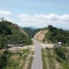 Jalan lingkar Gorontalo, yang membelaha gunung dan bukit. Foto: Sarjan Lahay/ Mongabay Indonesia