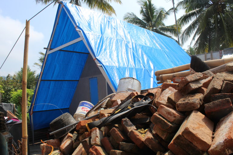 Hutan yang dibangun buat korban gempa di Kabupaten Malang. Sebagian korban gempa masih tinggal di tenda-tenda pengungsian. Foto: Eko Widianto/ Mongabay Indonesia