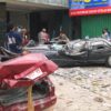 Beberapa mobil ringsek akibat gempa Bantul 2006..JPG Nuswantoro