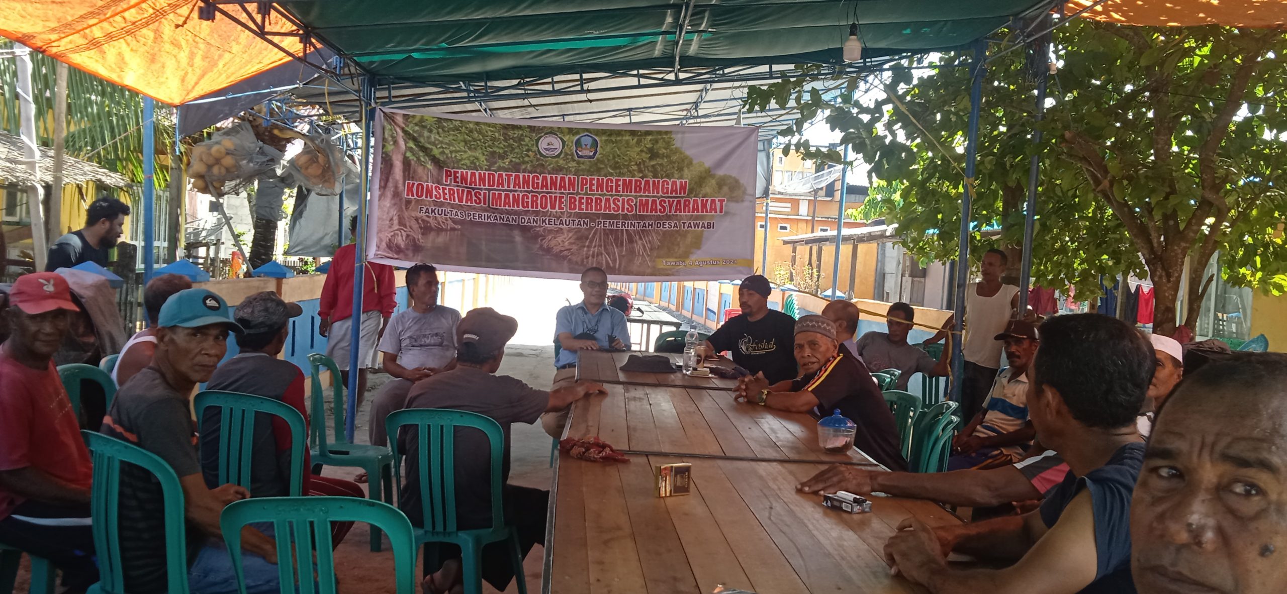 Forum diskusi terfokus membahas menjaga kelestarian mangrove dan ekosistem laut. Foto: Mahmud Ichi/ Mongabay Indonesia
