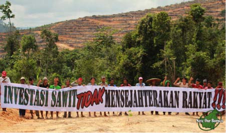 Elisabeth Ringit (ditandai) dalam aksi warga Kinipan menolak PT SML di wilayah Hutan Adat Laman Kinipan pada Sabtu, 19 Januari 2019 Doc. Save Our Borneo